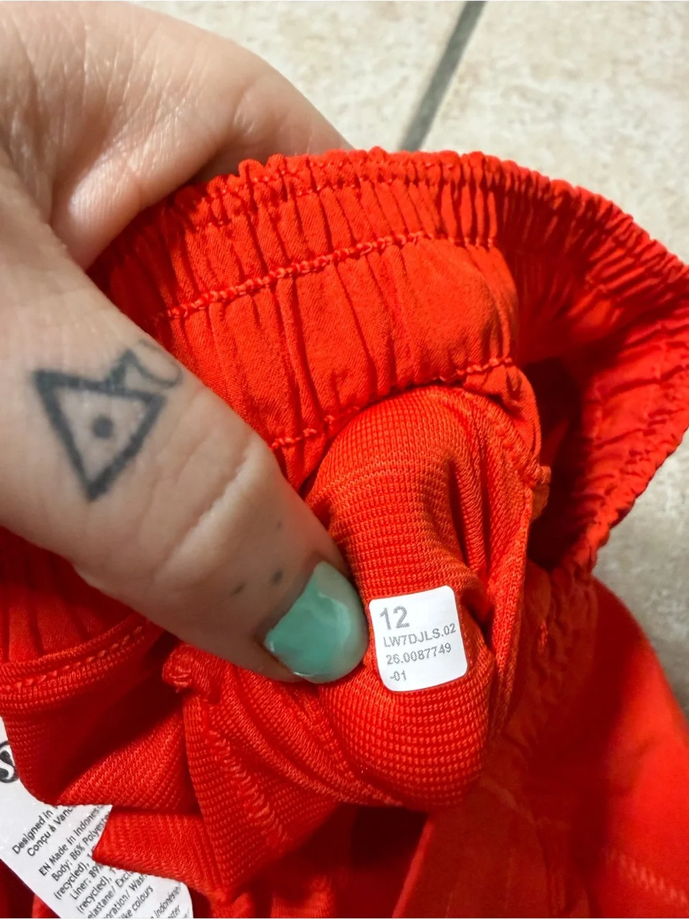 NWT Lululemon Hotty Hot Short *LR 2.5” (Cherry Ember) Size 12